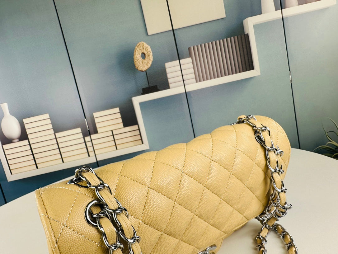 CC Classic Flap caviar leather 25 cm