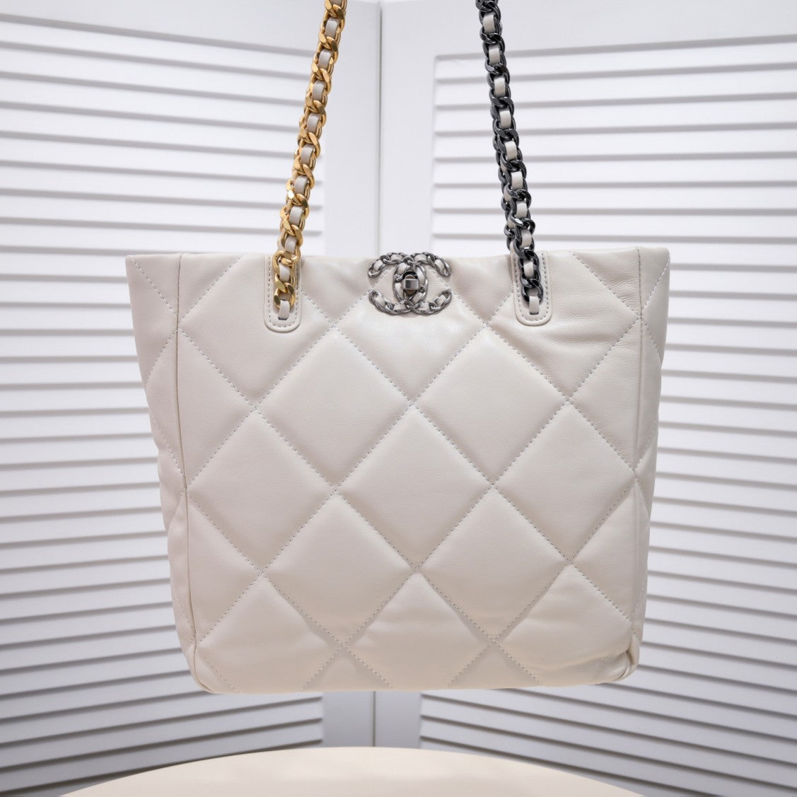 CC 22b 19 BAG tote