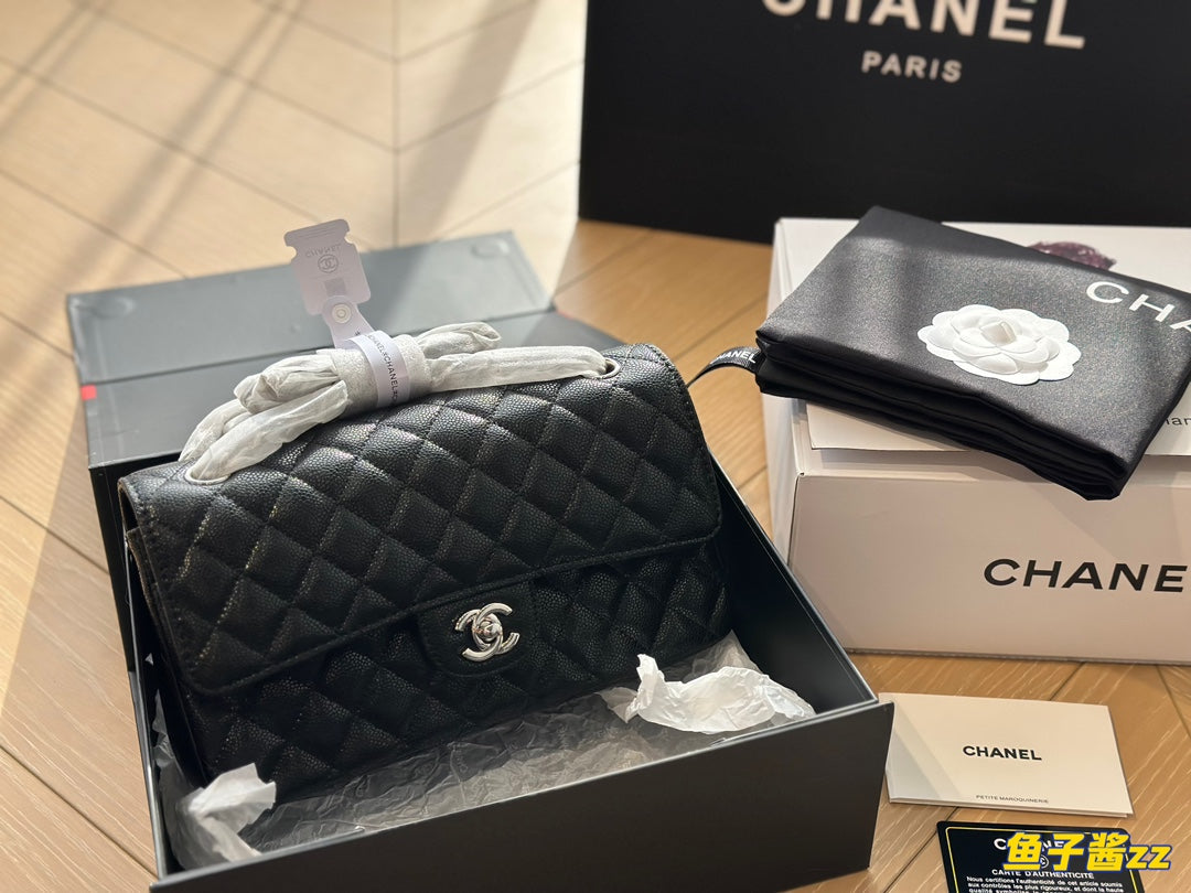 Cc CF 25 white caviar leather silver chain