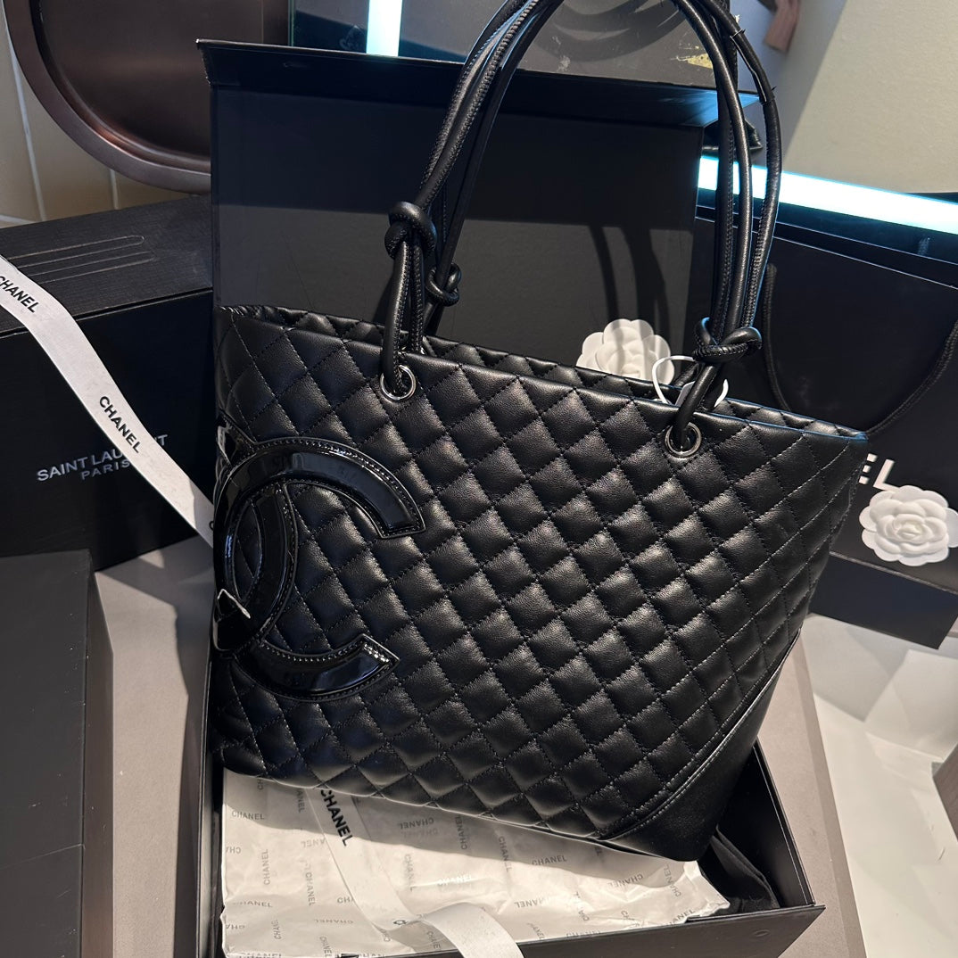 CC grand shopping tote size: 28cm